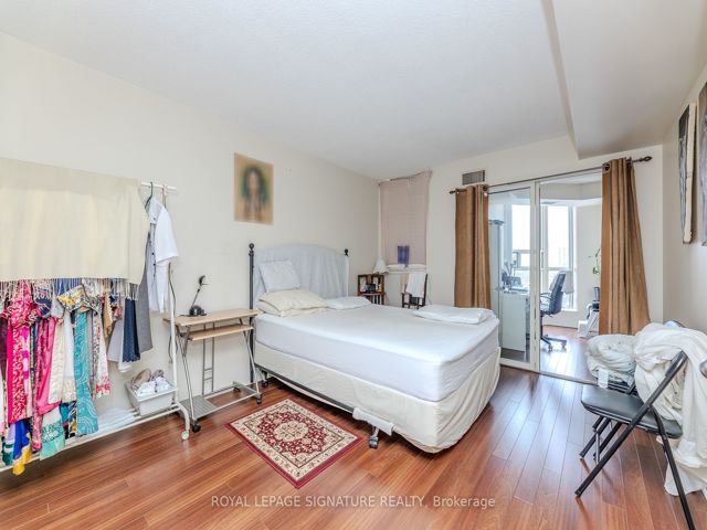 808 - 2460 Eglinton Ave E