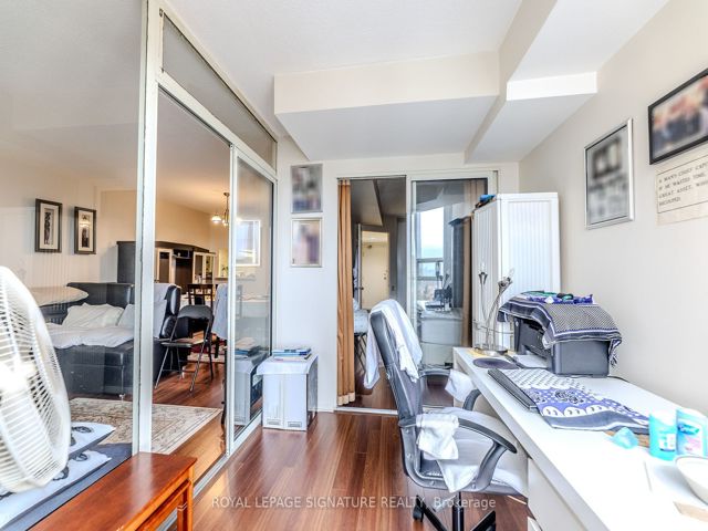 808 - 2460 Eglinton Ave E