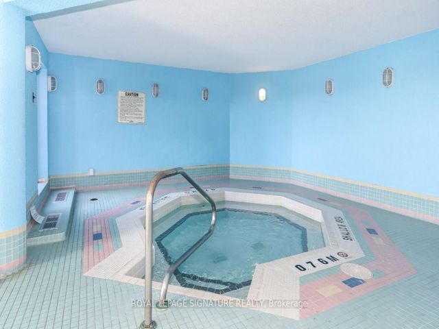 808 - 2460 Eglinton Ave E