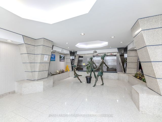 808 - 2460 Eglinton Ave E