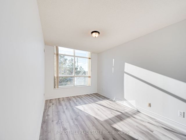 205 - 2550 Lawrence Ave E