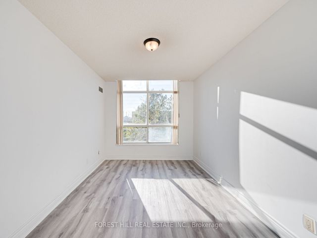 205 - 2550 Lawrence Ave E