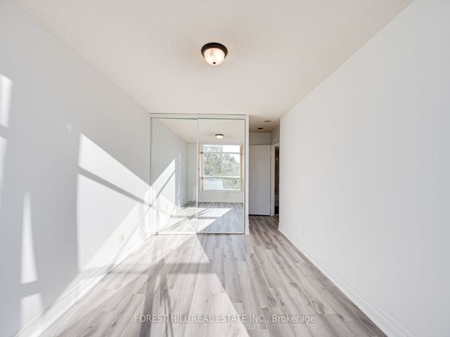 205 - 2550 Lawrence Ave E
