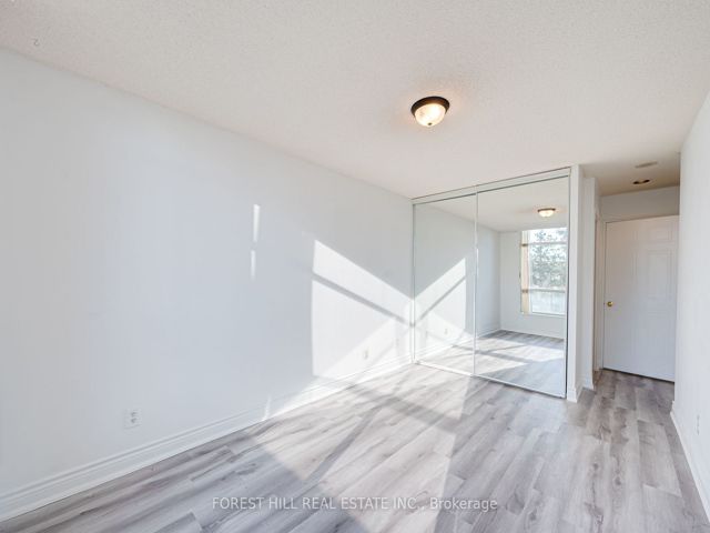 205 - 2550 Lawrence Ave E