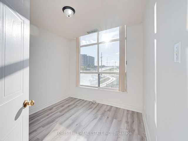 205 - 2550 Lawrence Ave E