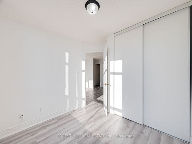 205 - 2550 Lawrence Ave E
