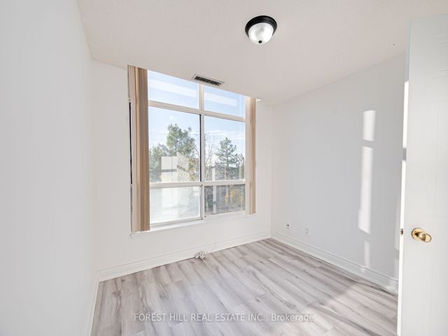 205 - 2550 Lawrence Ave E