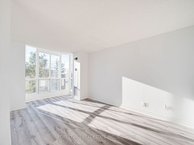 205 - 2550 Lawrence Ave E