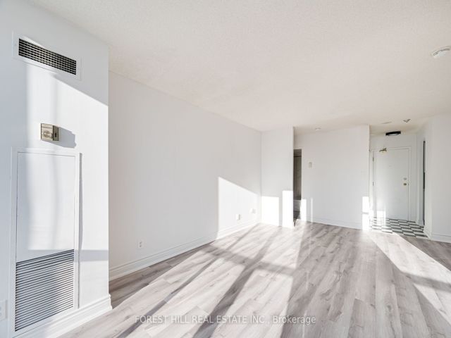 205 - 2550 Lawrence Ave E