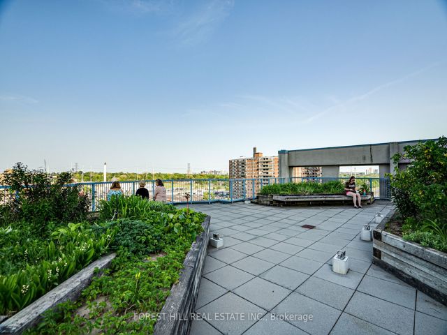 205 - 2550 Lawrence Ave E