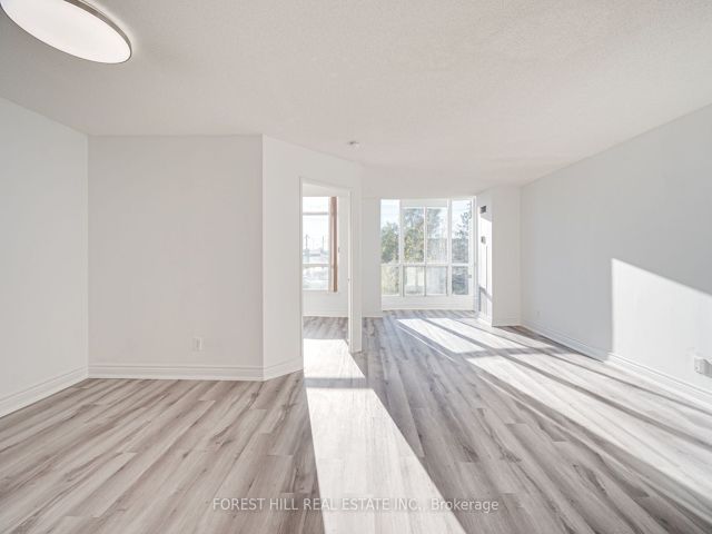 205 - 2550 Lawrence Ave E