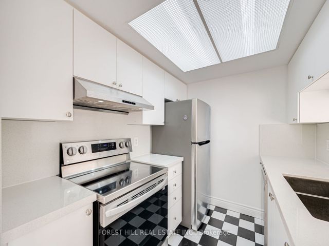 205 - 2550 Lawrence Ave E