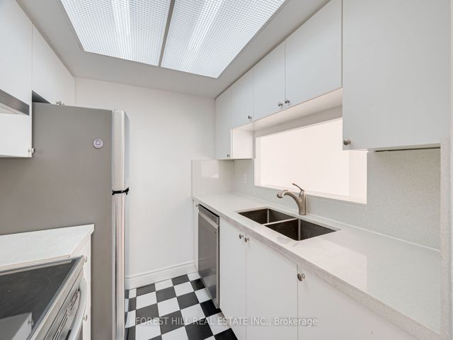 205 - 2550 Lawrence Ave E