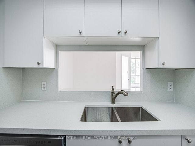 205 - 2550 Lawrence Ave E