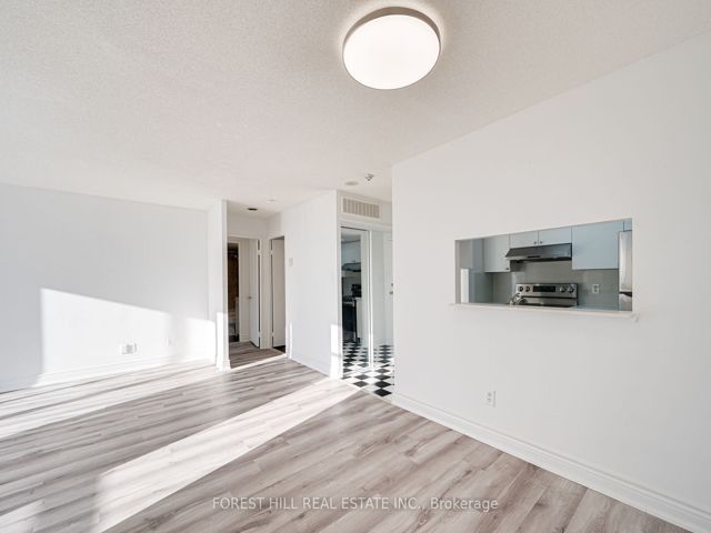 205 - 2550 Lawrence Ave E
