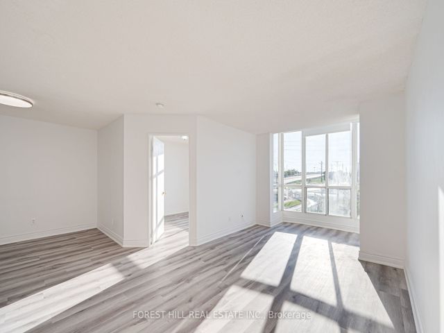 205 - 2550 Lawrence Ave E