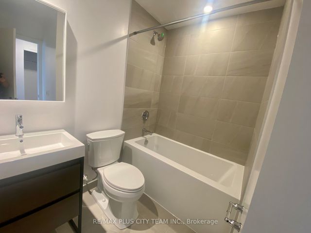 617 - 150 Logan Ave