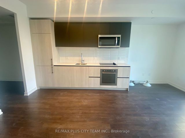 617 - 150 Logan Ave