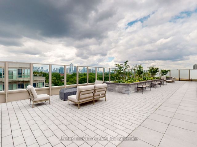 617 - 150 Logan Ave