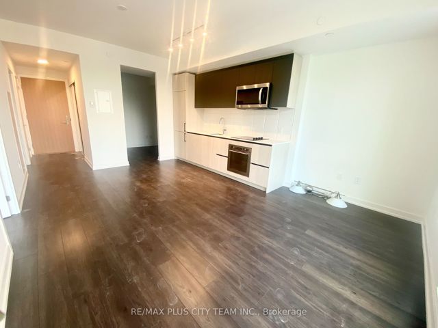 617 - 150 Logan Ave
