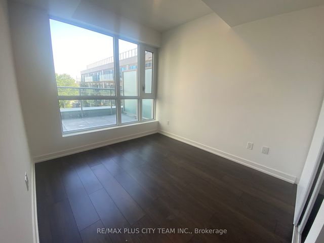 617 - 150 Logan Ave