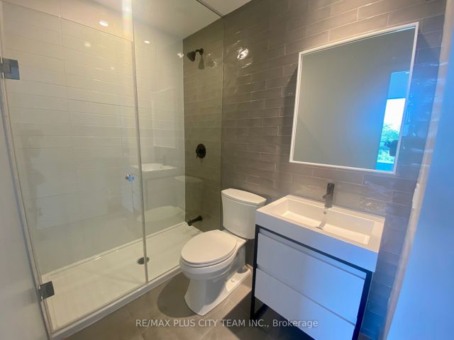 617 - 150 Logan Ave