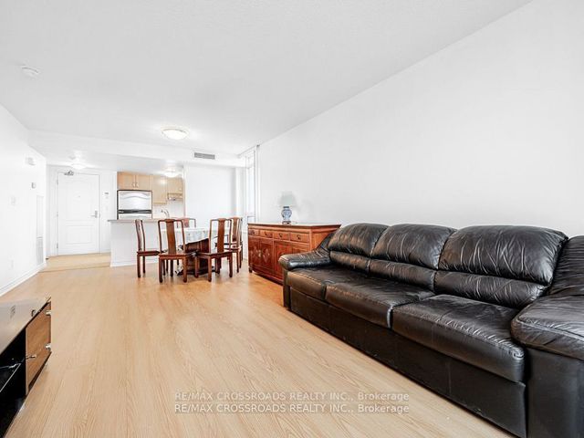1011 - 2020 Mcnicoll Ave