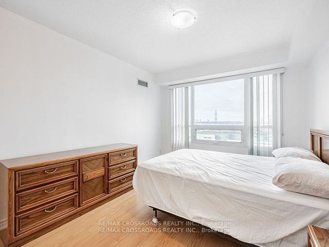 1011 - 2020 Mcnicoll Ave