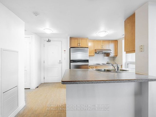 1011 - 2020 Mcnicoll Ave