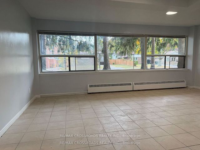 B3 - 1191 Ellesmere Rd