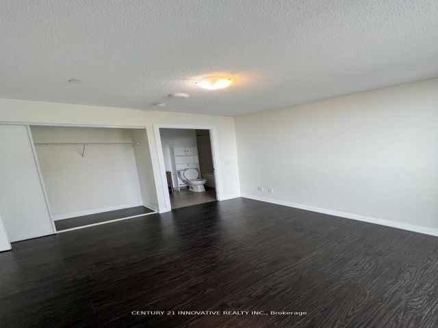 1610 - 30 Meadowglen Pl