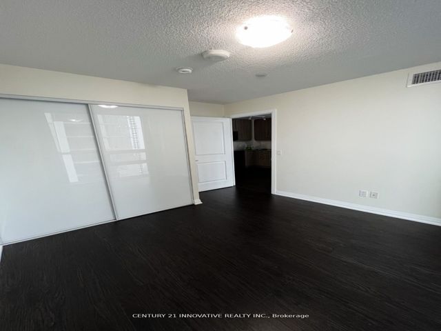 1610 - 30 Meadowglen Pl