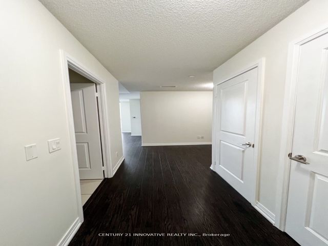 1610 - 30 Meadowglen Pl