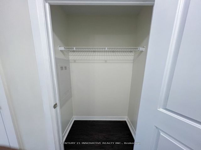 1610 - 30 Meadowglen Pl