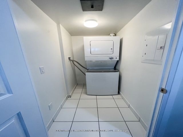 1610 - 30 Meadowglen Pl