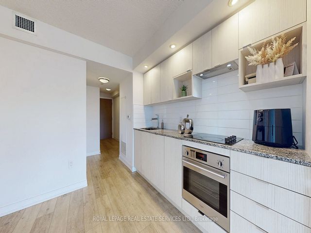 2401 - 225 Village Green Sq