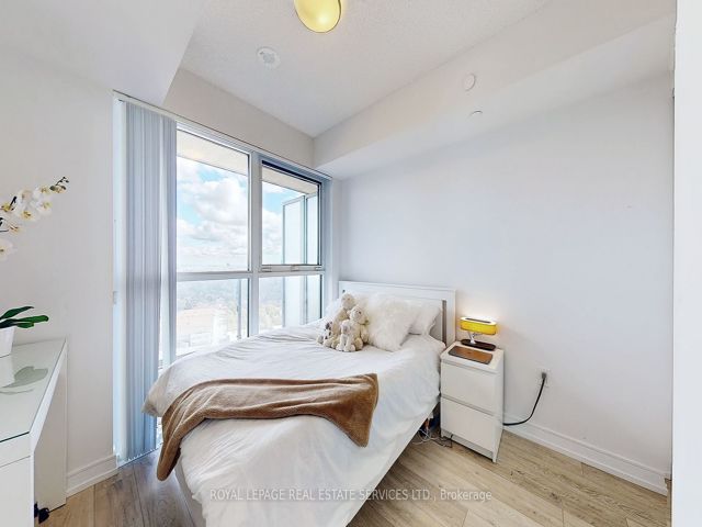 2401 - 225 Village Green Sq