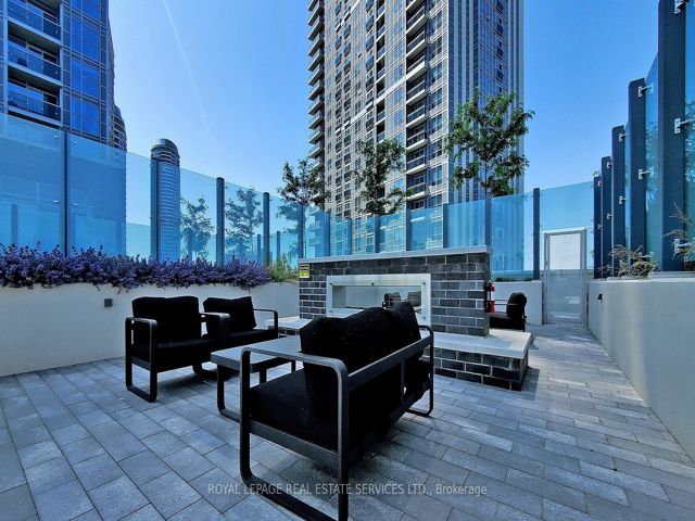 2401 - 225 Village Green Sq