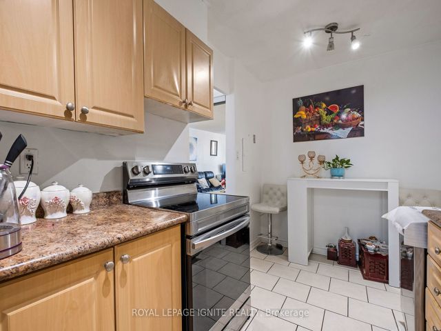 201 - 180 Markham Rd