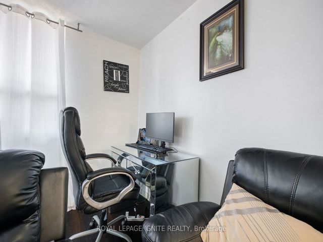201 - 180 Markham Rd