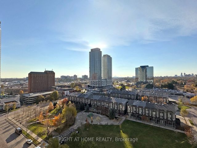 1218 - 181 Village Green Sq