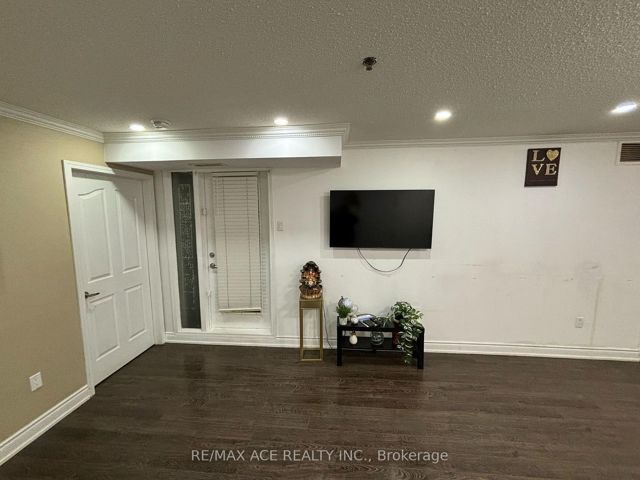 121 - 5225 Finch Ave E