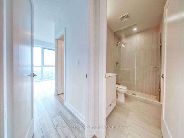 2802 - 225 Village Green Sq