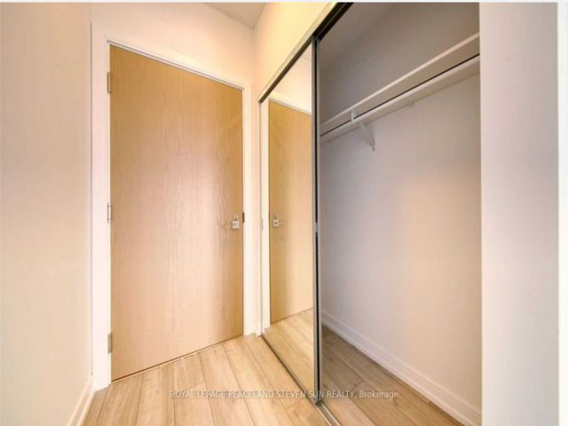 2802 - 225 Village Green Sq