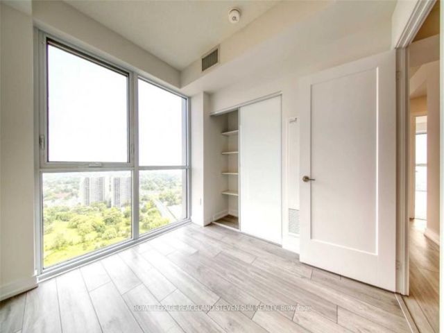2802 - 225 Village Green Sq