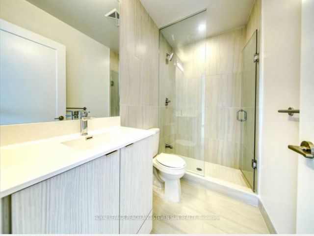 2802 - 225 Village Green Sq