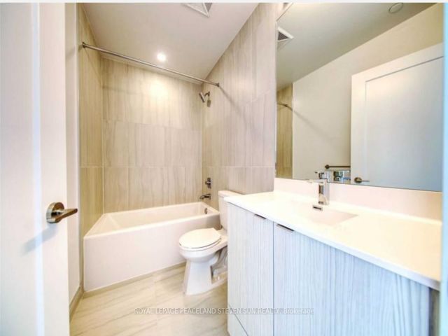 2802 - 225 Village Green Sq