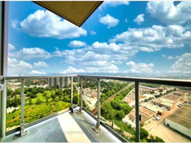2802 - 225 Village Green Sq