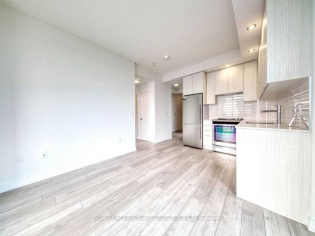 2802 - 225 Village Green Sq