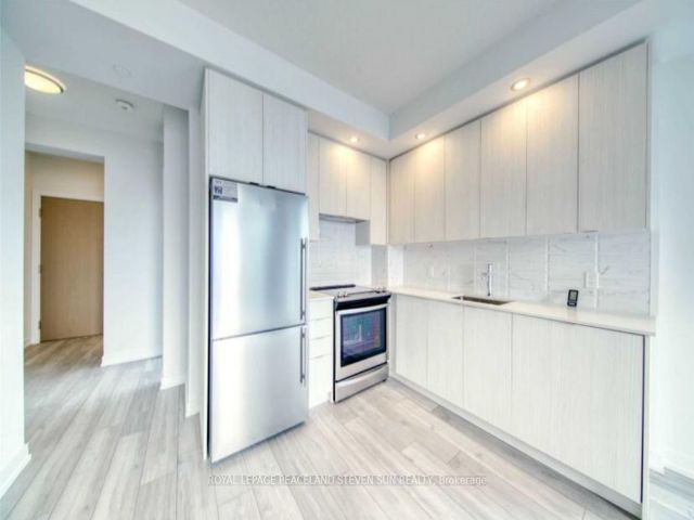 2802 - 225 Village Green Sq
